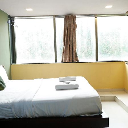 Hotel Artusinn Midc Andheri East ムンバイ エクステリア 写真