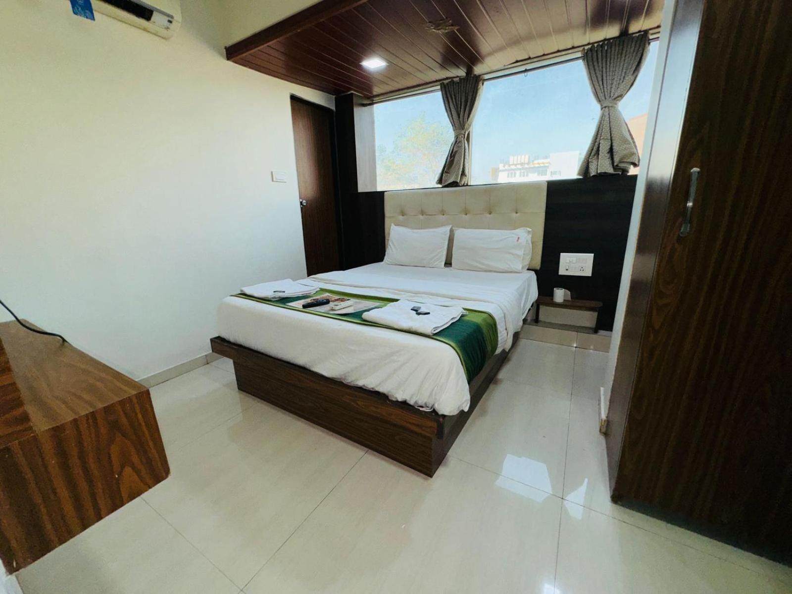 Hotel Artusinn Midc Andheri East ムンバイ エクステリア 写真