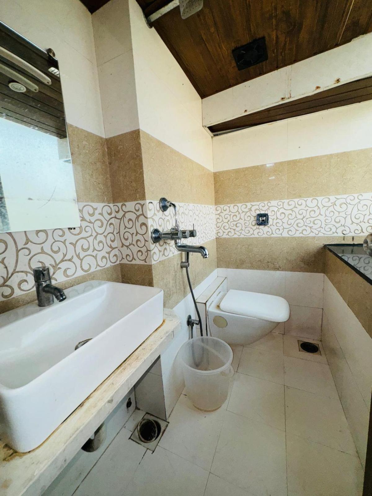 Hotel Artusinn Midc Andheri East ムンバイ エクステリア 写真